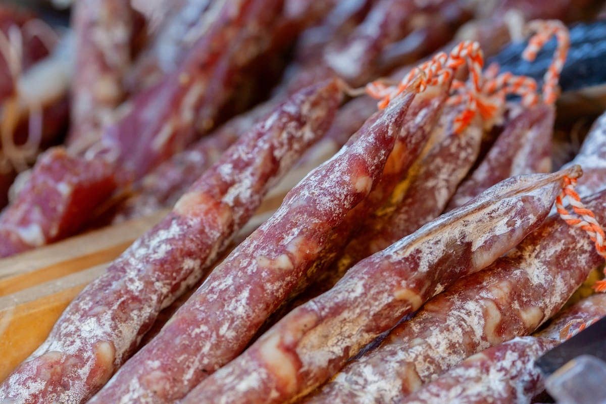 Comment conserver du saucisson entamé astuces et conseils pour prolonger sa fraîcheur