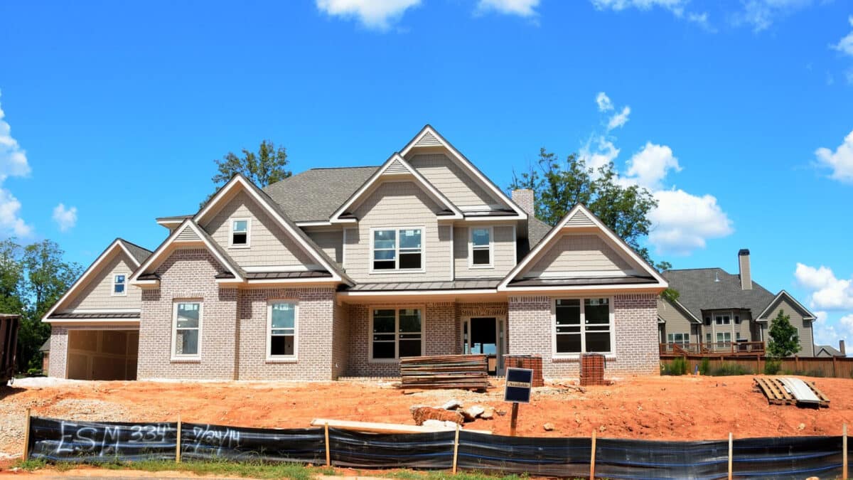 Accessoires de portes et fenêtres : un choix stratégique pour vos chantiers