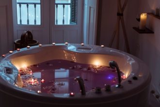 Couverture de spa : pourquoi c'est le premier accessoire à prévoir ?