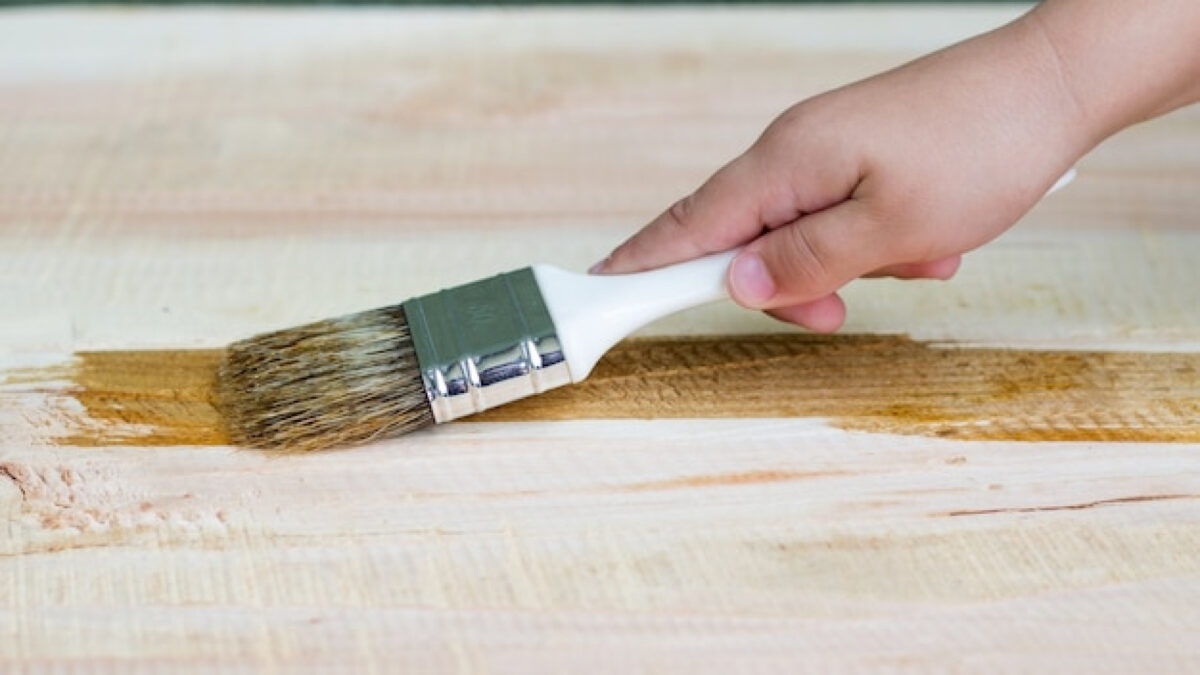 Dégriseur bois : quand et pourquoi l’utiliser ?