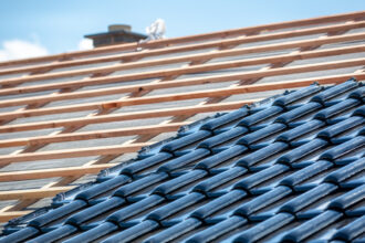 Des travaux de toiture à prévoir ? Confiez-les à un couvreur qualifié !