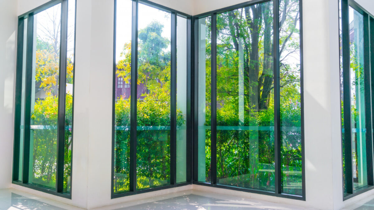 Fenêtres en aluminium : pourquoi opter pour du sur-mesure ?