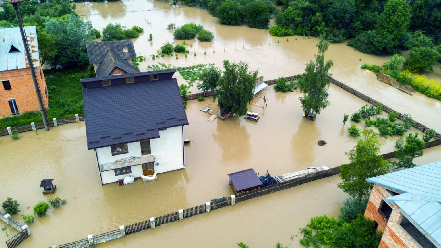 Inondations : le batardeau anti-inondation, une protection que les propriétaires ne peuvent plus ignorer