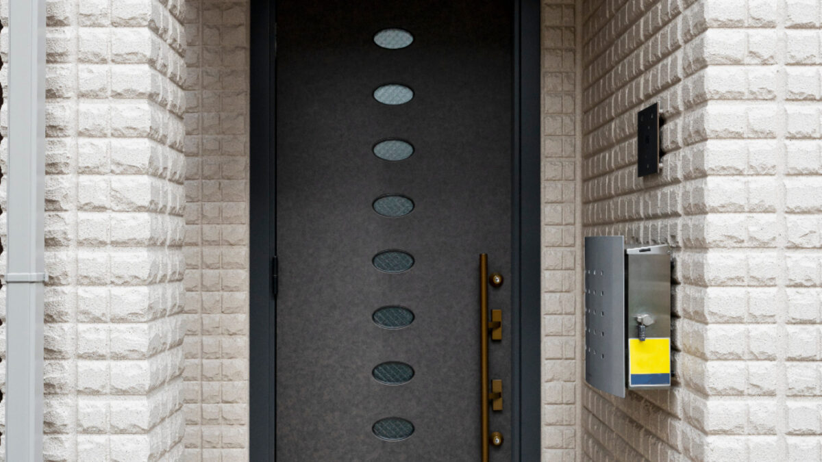 Pourquoi choisir de faire poser une porte d'entrée en aluminium ?