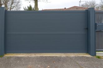 Pourquoi confier la pose de son portail à un pro lors d'une rénovation à Toulouse ?