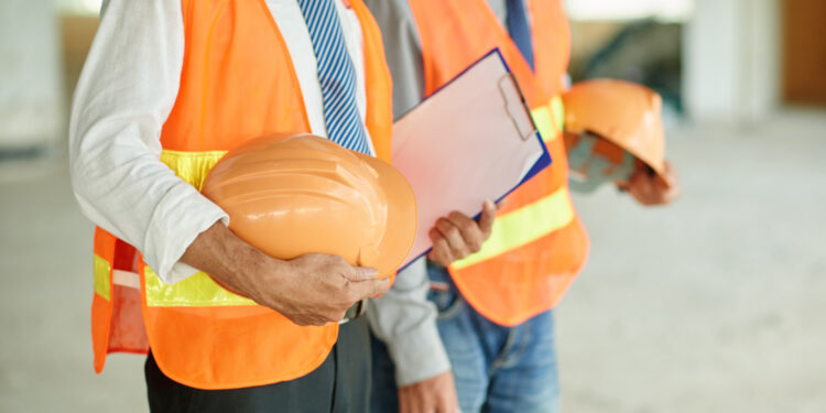 Pourquoi louer du matériel certifié est crucial pour la sécurité sur le chantier ?