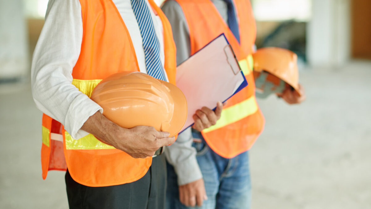 Pourquoi louer du matériel certifié est crucial pour la sécurité sur le chantier ?