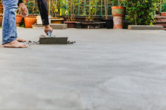 Pourquoi une dalle en béton est idéale pour une terrasse durable ?