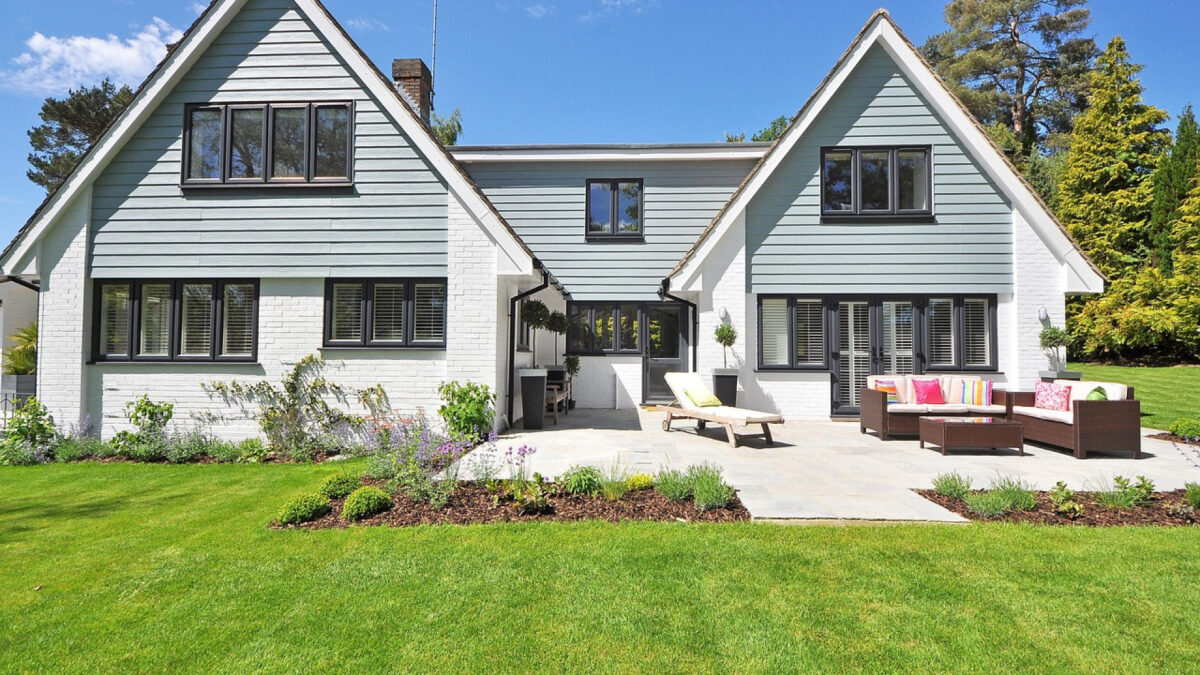 Store sur mesure pour fenêtre PVC : alliez style et confort au quotidien